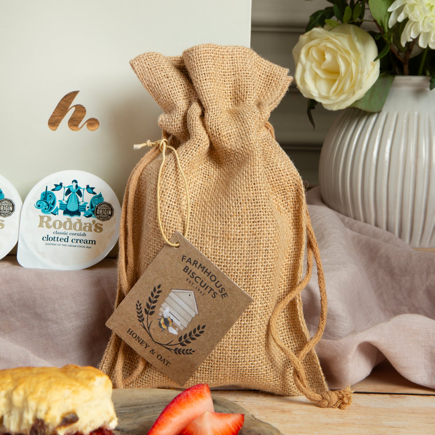 Cream Tea Hamper with Prosecco