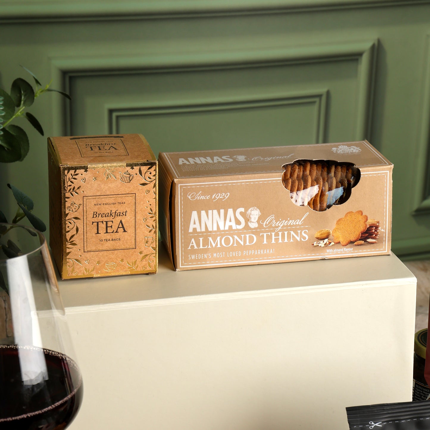 Image of Classic Food and Wine Hamper, a luxury gift hamper from hampers.com UK