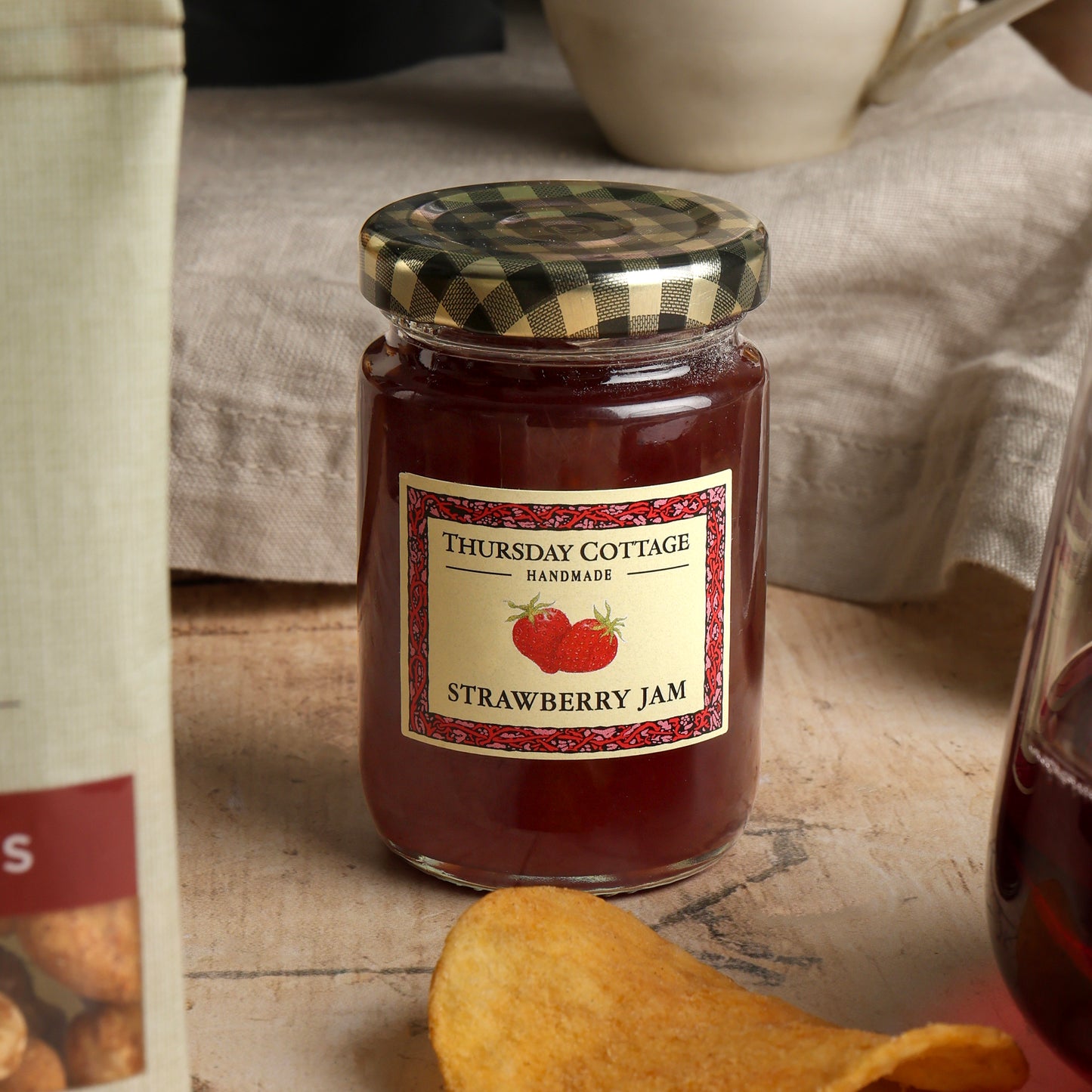 Image of Classic Food and Wine Hamper, a luxury gift hamper from hampers.com UK