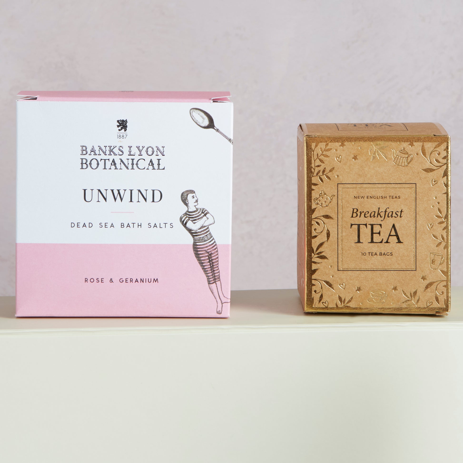 Close up of products in Pamper Hamper for Her, a luxury gift hamper from hampers.com UK