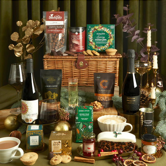 Luxury Bearing Gifts Christmas Food and Drinks Hamper