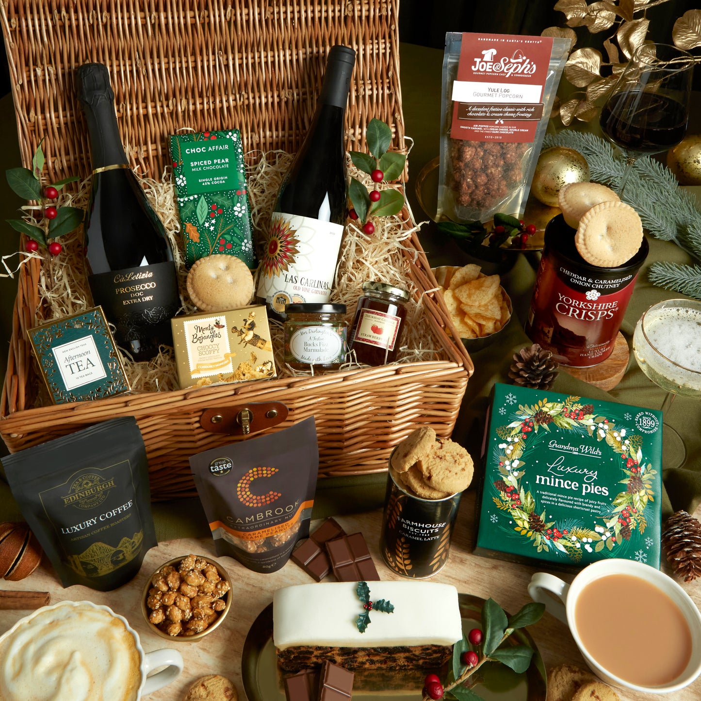 Luxury Bearing Gifts Christmas Food and Drinks Hamper
