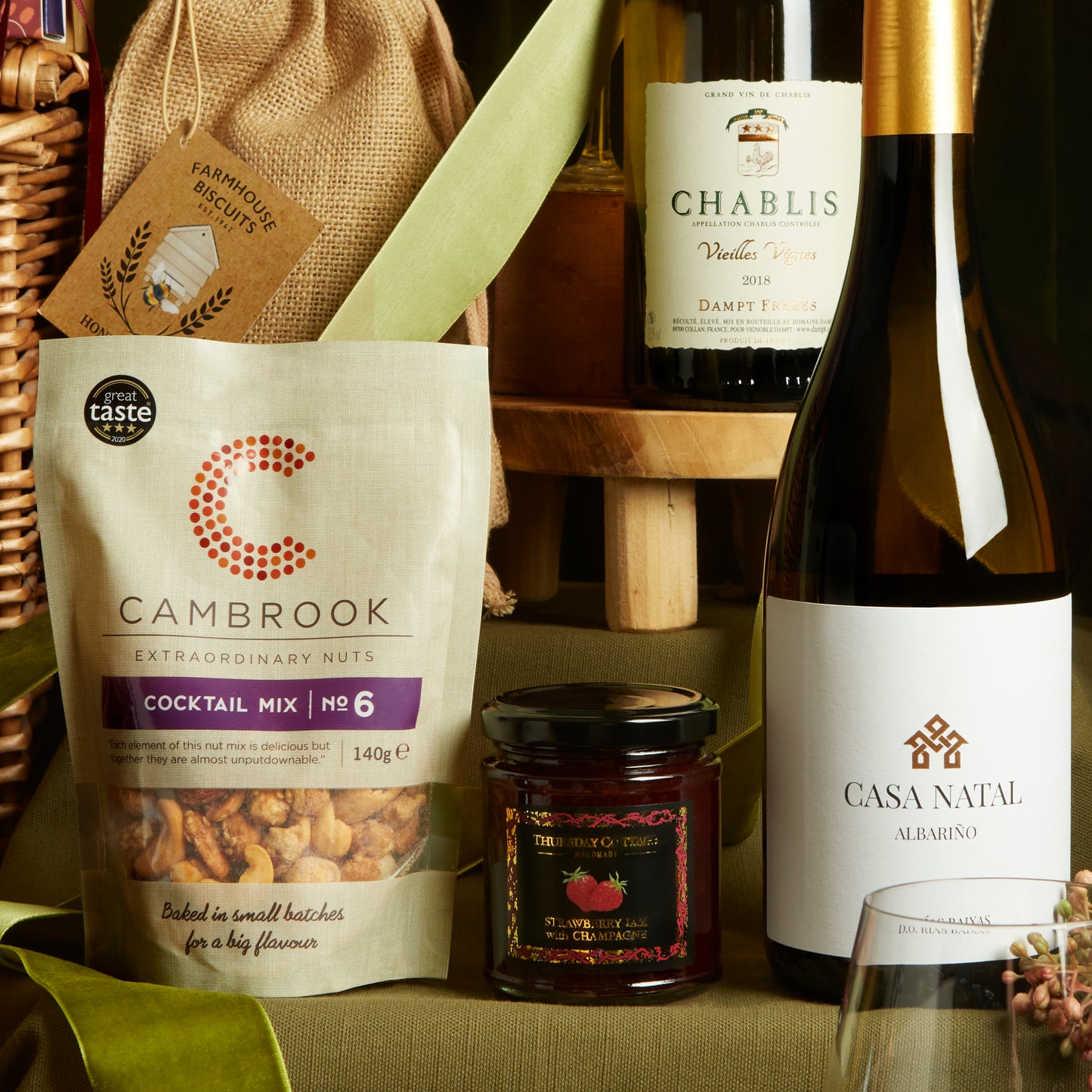 Casa Natal Italian White Wine Christmas Gift Hamper