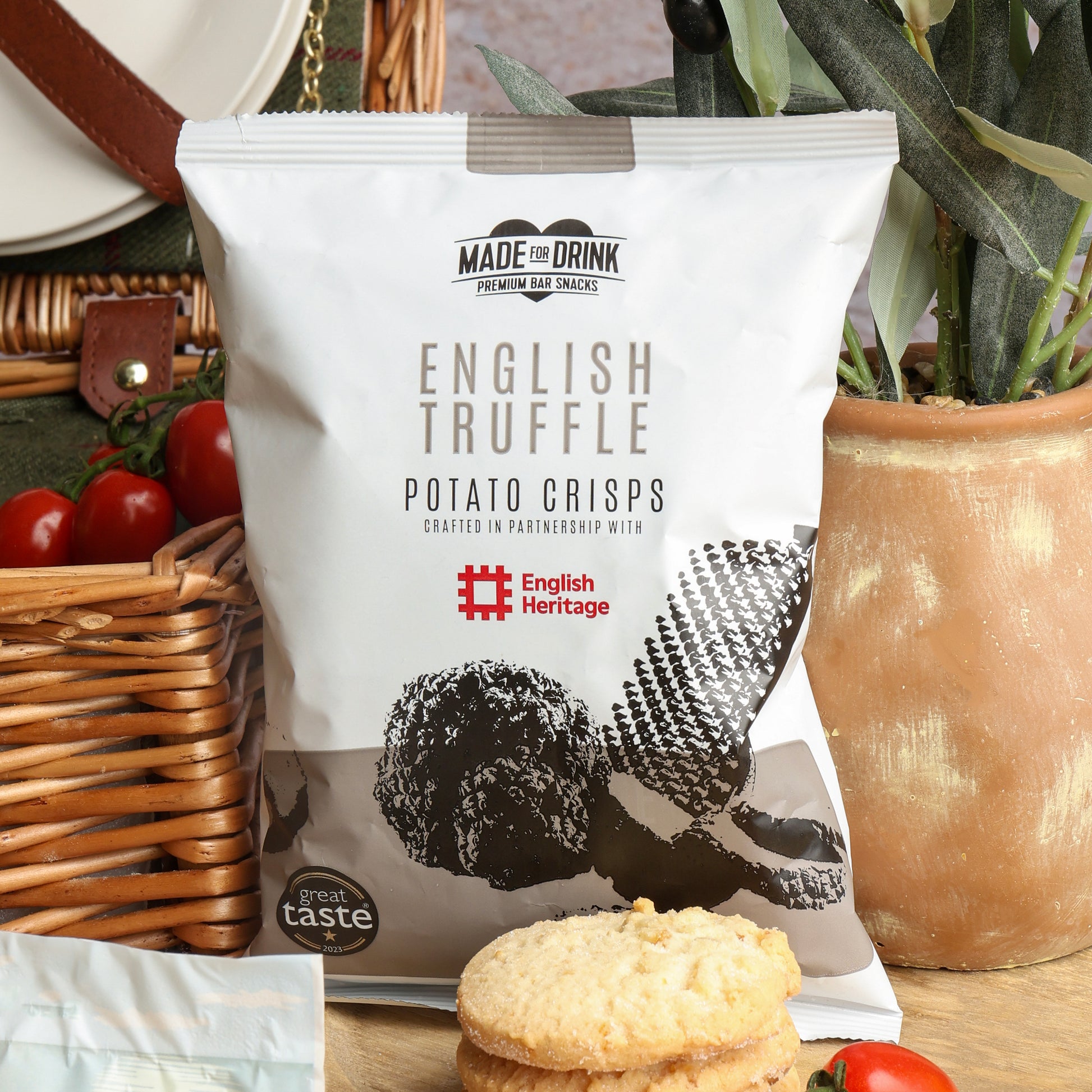 Close up of products in Prosecco Picnic Hamper, a luxury gift hamper from hampers.com UK