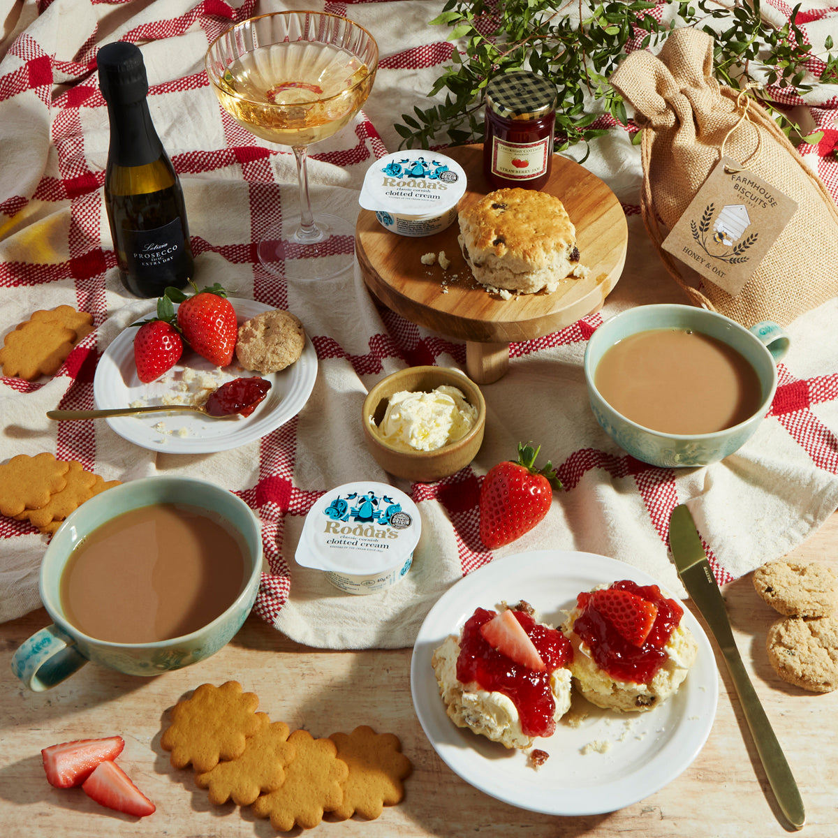 Cream Tea Hamper with Prosecco
