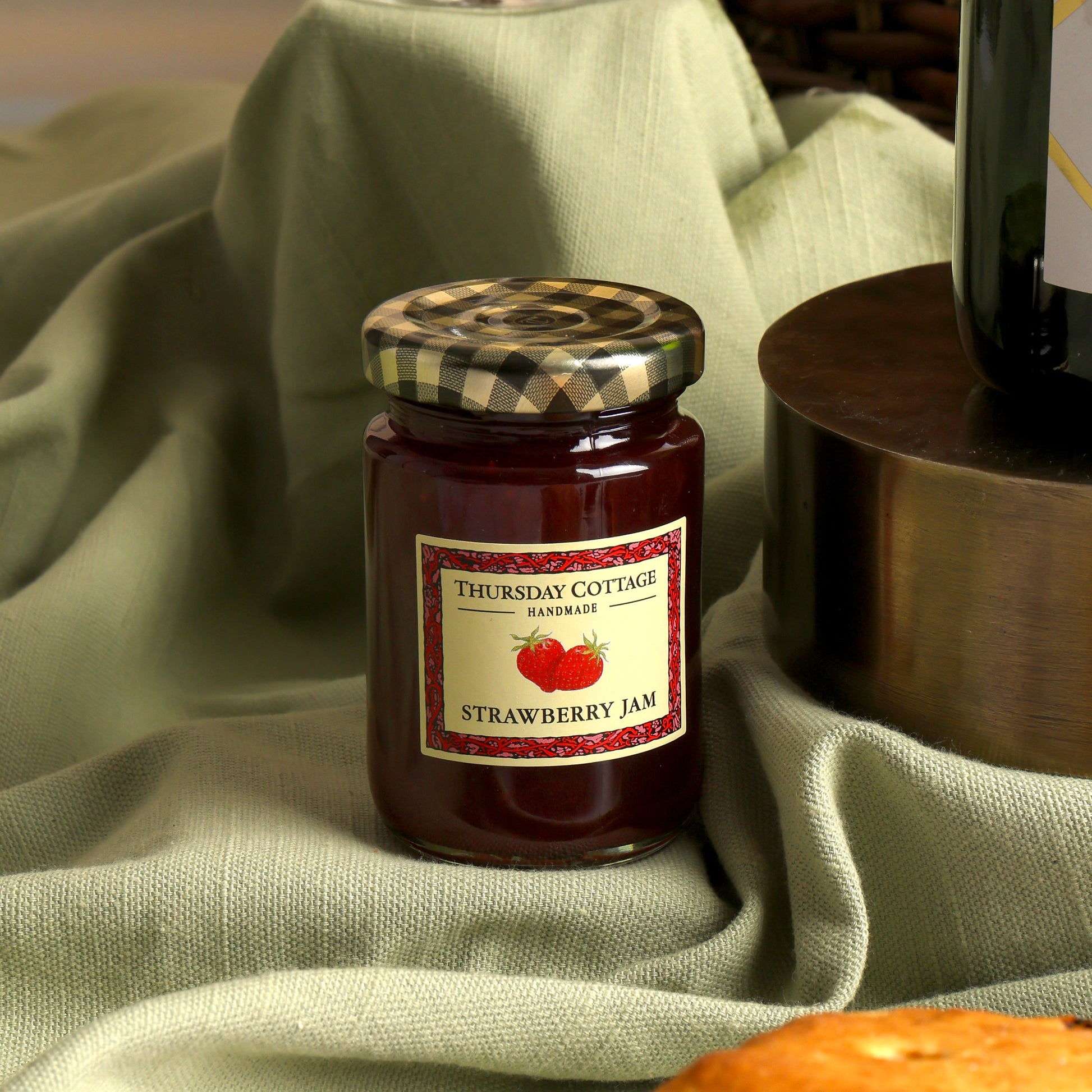 Close up of products in the Luxury Champagne Afternoon Tea Hamper, a luxury gift hamper from hampers.com UK