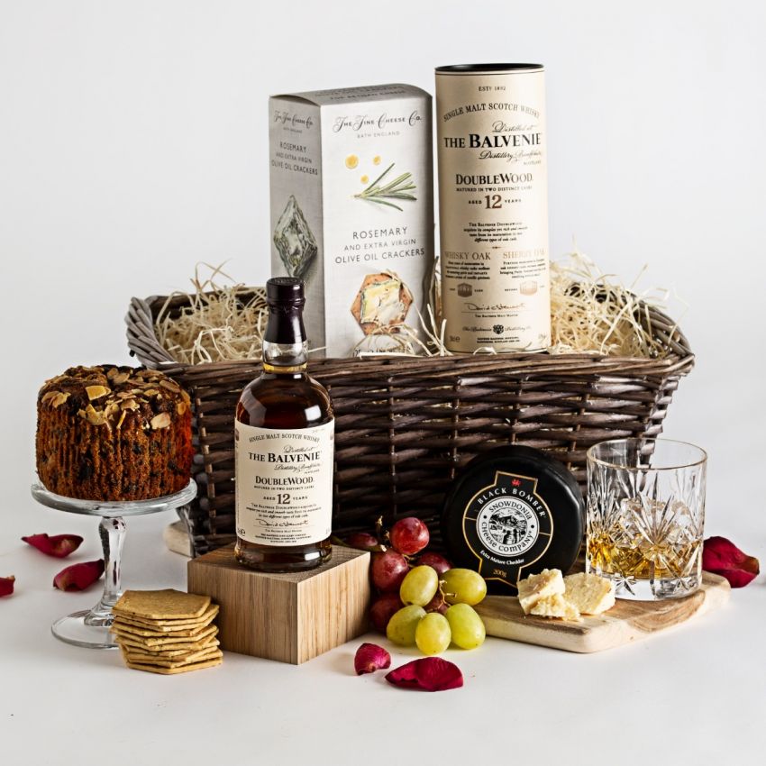 Featured image of post Valentine Hampers For Him - Show him just how well you know him this february the 14th with a luxury valentine hamper from hotel chocolat.