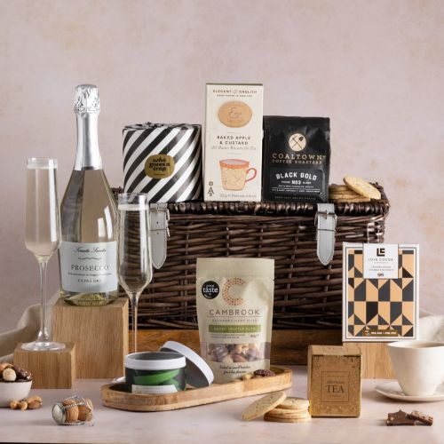 Luxury Upscale Gift Baskets: The VIP: Gourmet Luxury Gift Basket at Gift  Baskets Etc