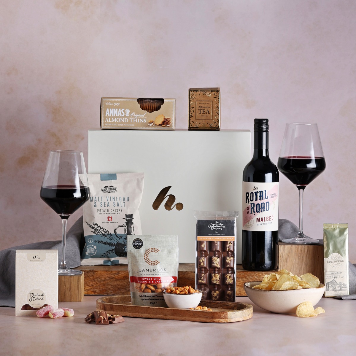  The Classic Food & Wine Hamper with contents on display