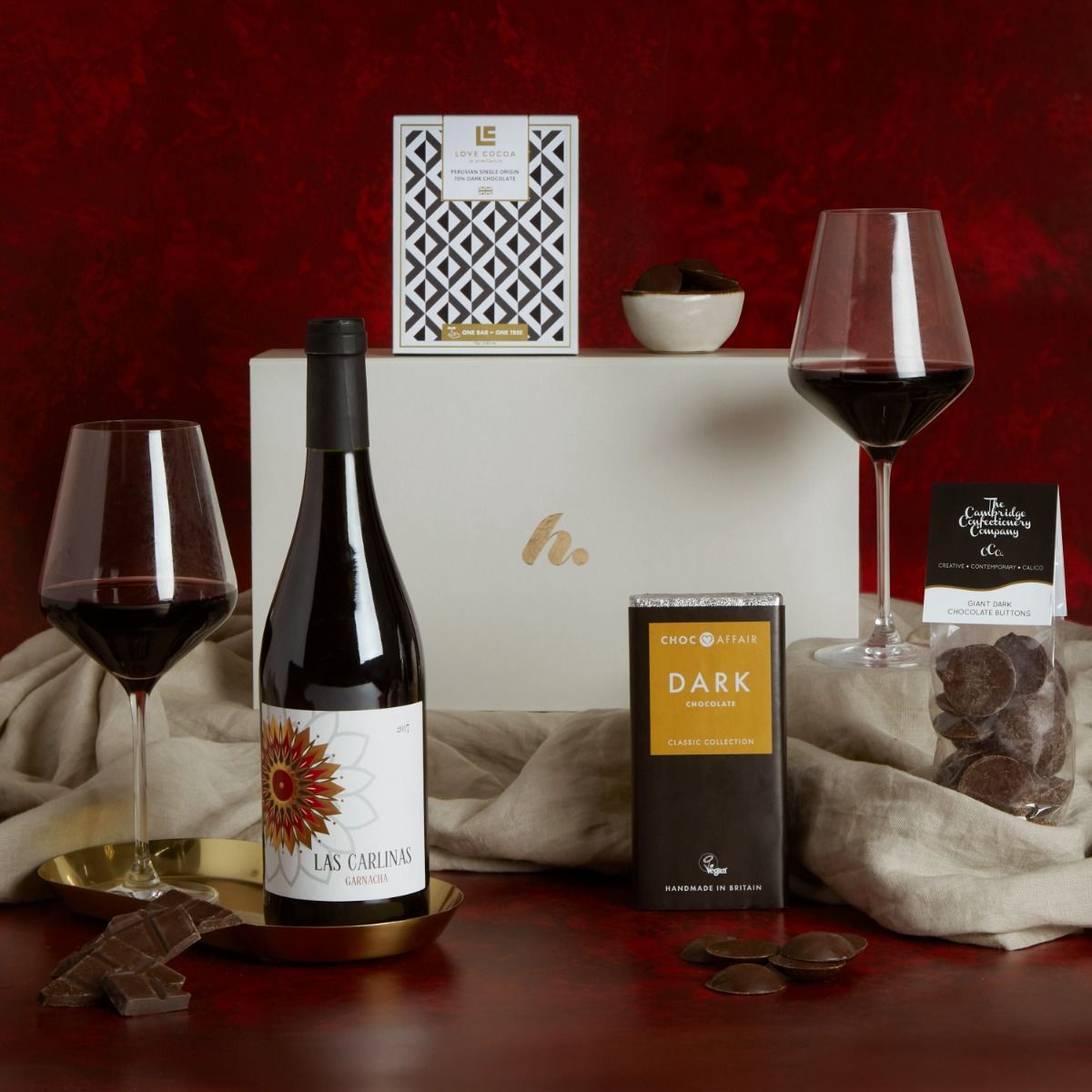 Red wine & dark chocolate gift box with contents on display