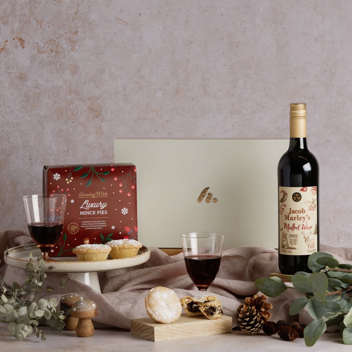 The Festive Mulled Wine and Mince Pies gift box with contents on display