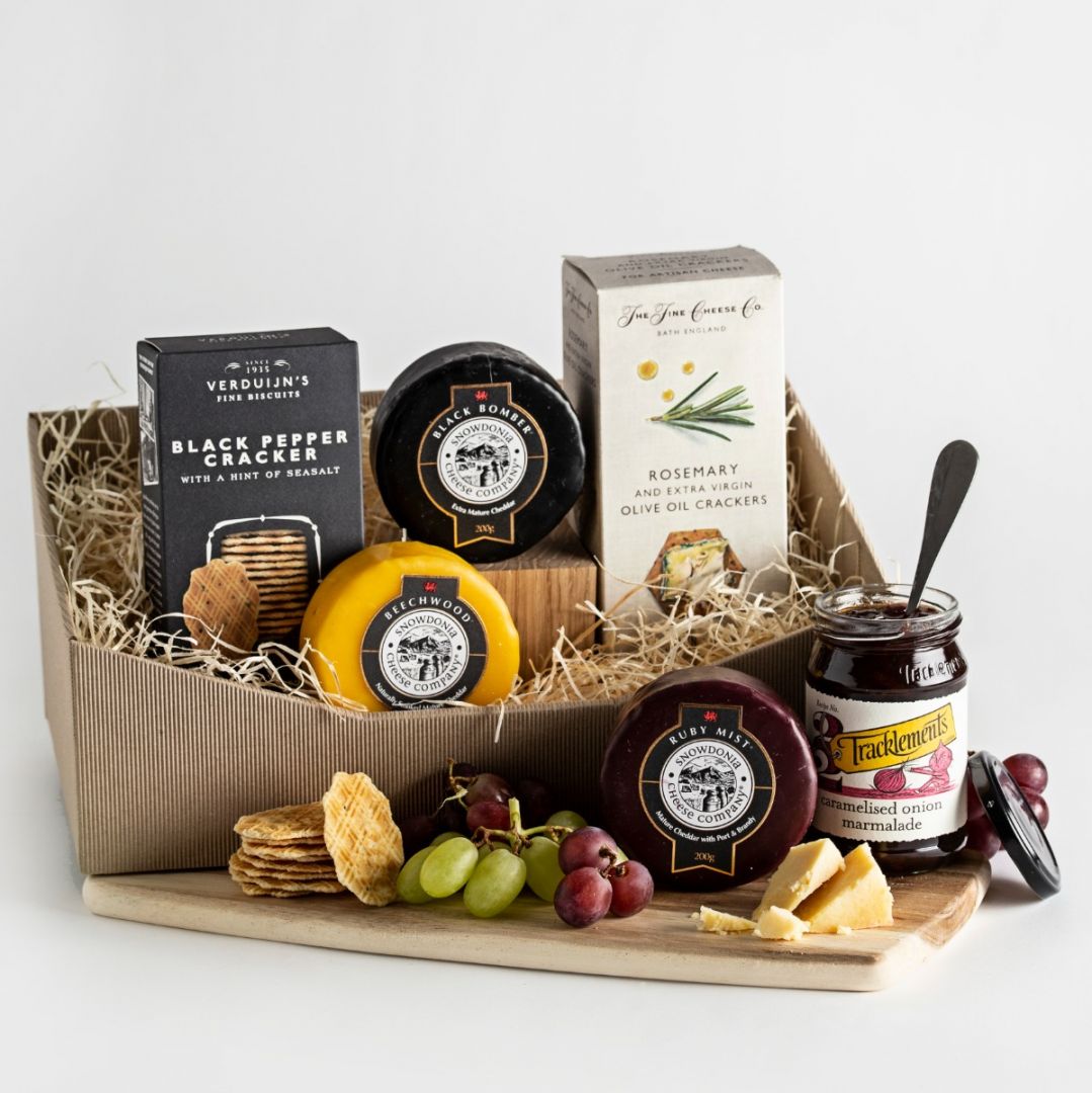 Image of contents of the cheese lover hamper and gift box